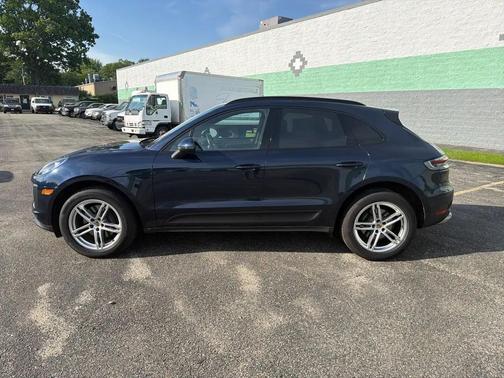 Night Blue Metallic 2019 Porsche Macan Macan