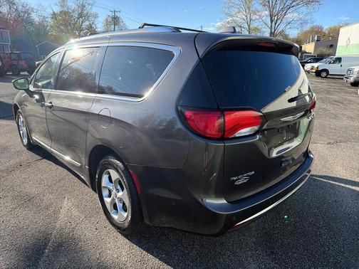 Granite Crystal Metallic Clearcoat 2017 Chrysler Pacifica Touring-L