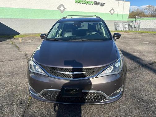 Granite Crystal Metallic Clearcoat 2017 Chrysler Pacifica Touring-L