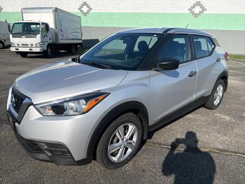 Brilliant Silver Metallic 2020 Nissan Kicks S