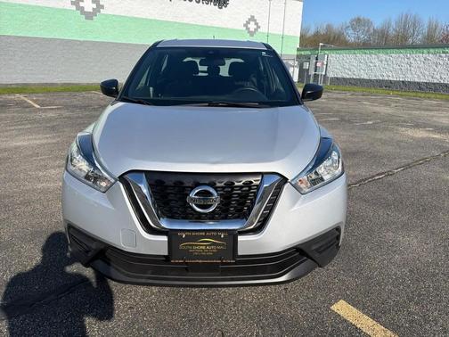 Brilliant Silver Metallic 2020 Nissan Kicks S