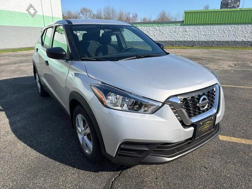 Brilliant Silver Metallic 2020 Nissan Kicks S