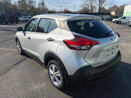 Brilliant Silver Metallic 2020 Nissan Kicks S
