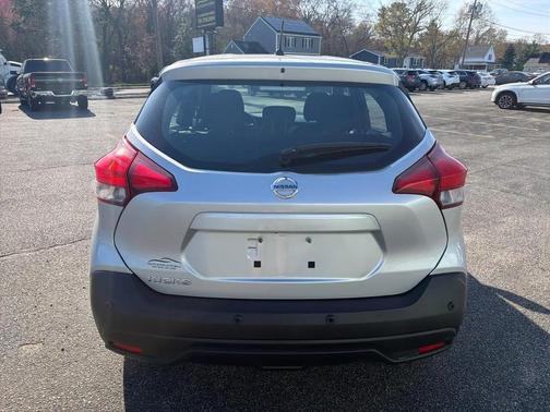 Brilliant Silver Metallic 2020 Nissan Kicks S