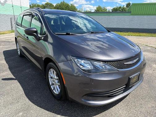 Granite Crystal Metallic Clearcoat 2020 Chrysler Voyager LXI