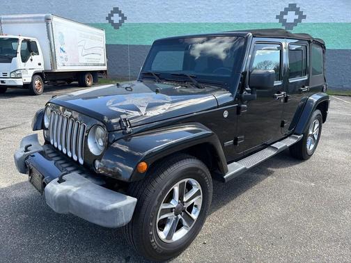 Black Clearcoat 2016 Jeep Wrangler Unlimited Sahara