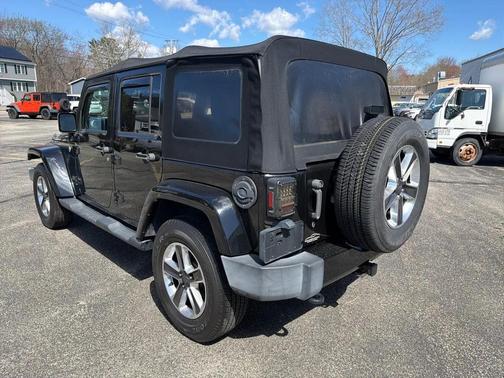 Black Clearcoat 2016 Jeep Wrangler Unlimited Sahara