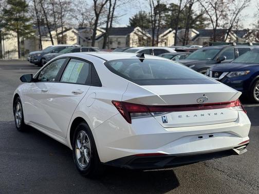 2023 Hyundai ELANTRA SE