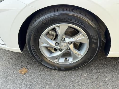 2023 Hyundai ELANTRA SE