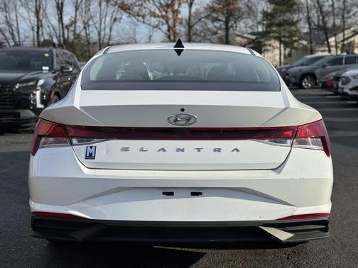 2023 Hyundai ELANTRA SE