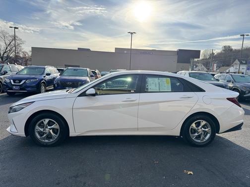 2023 Hyundai ELANTRA SE