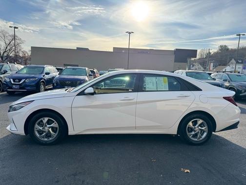 2023 Hyundai ELANTRA SE