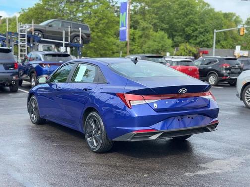 2022 Hyundai ELANTRA SEL