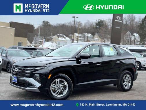 Black 2025 Hyundai TUCSON SE