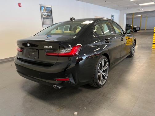 Photo 5 of 24 of 2019 BMW 330 i xDrive