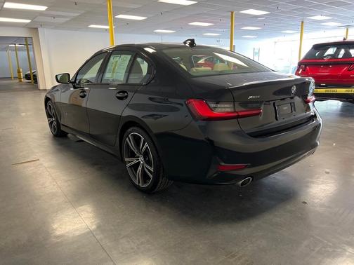 Photo 4 of 24 of 2019 BMW 330 i xDrive