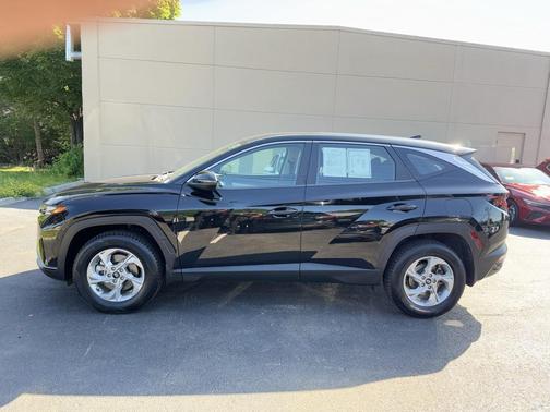 2022 Hyundai TUCSON SE