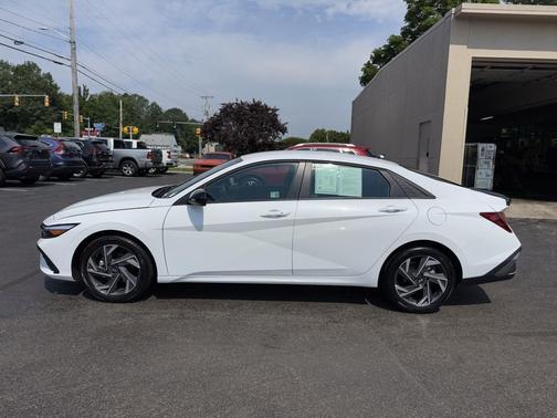 2025 Hyundai ELANTRA SEL Sport
