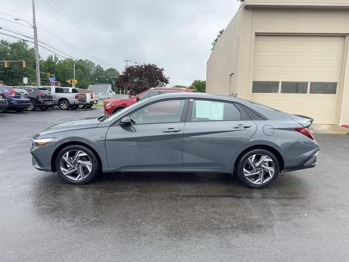 2025 Hyundai ELANTRA SEL Sport