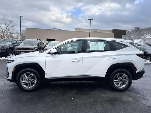 2025 Hyundai TUCSON SE