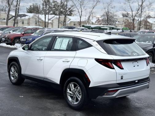 2025 Hyundai TUCSON SE