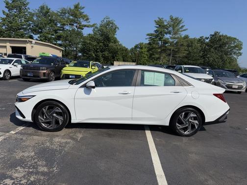 2024 Hyundai ELANTRA SEL