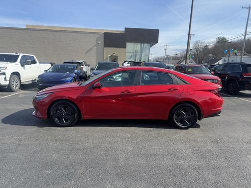 2022 Hyundai ELANTRA SEL