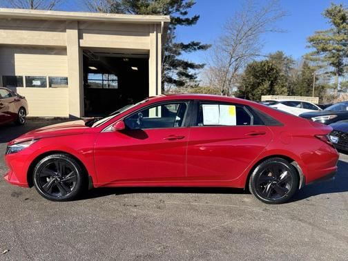 2022 Hyundai ELANTRA SEL