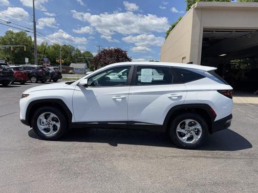 2023 Hyundai TUCSON SE