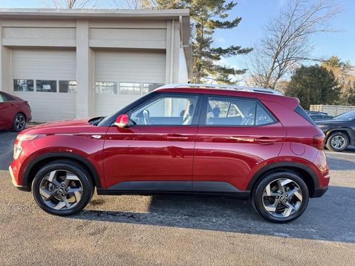 2023 Hyundai VENUE Limited