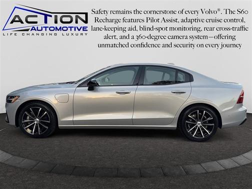 2023 Volvo S60 Recharge Plug-In Hybrid T8 Plus Dark Theme