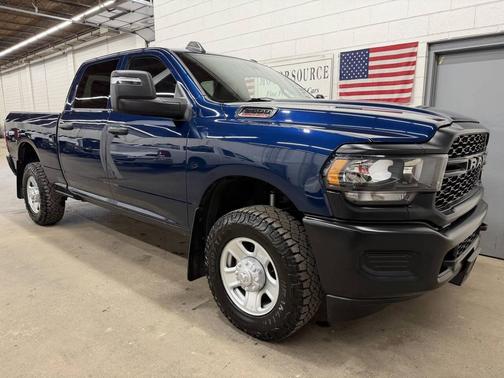 Patriot Blue Pearlcoat 2023 RAM 2500 Tradesman Crew Cab 4x4 6'4' Box