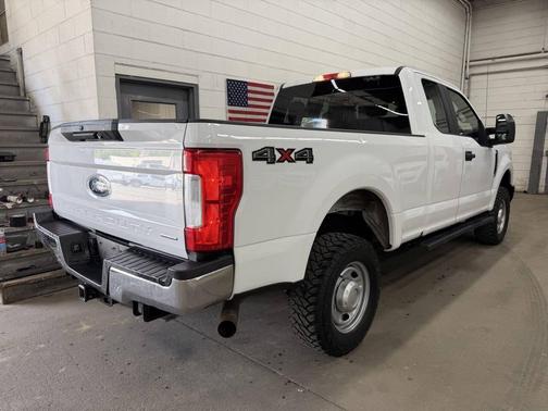 Oxford White 2018 Ford F-250 XL