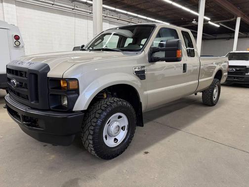 Beige 2009 Ford F-350 XL
