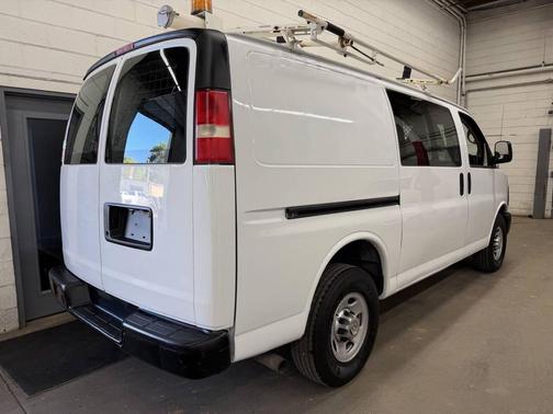 Summit White 2011 Chevrolet Express 2500 Work Van
