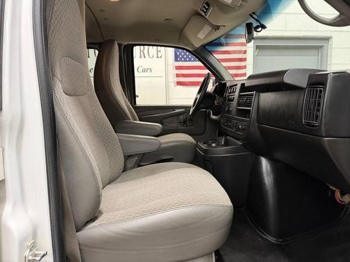 Summit White 2015 Chevrolet Express 3500 LT