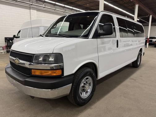 Summit White 2015 Chevrolet Express 3500 LT