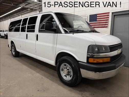 Summit White 2015 Chevrolet Express 3500 LT
