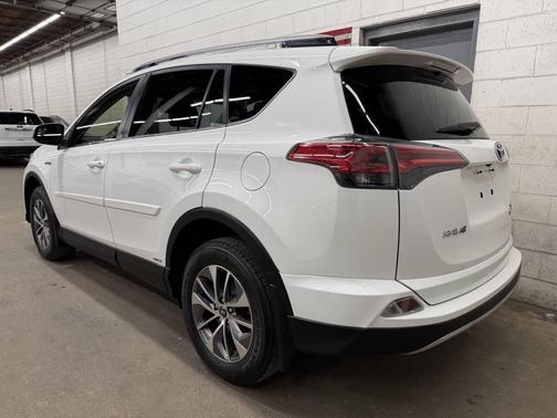 2017 Toyota RAV4 Hybrid SE