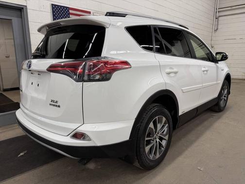 2017 Toyota RAV4 Hybrid SE