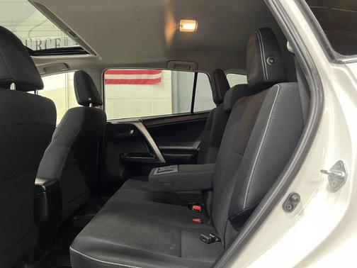 2017 Toyota RAV4 Hybrid SE