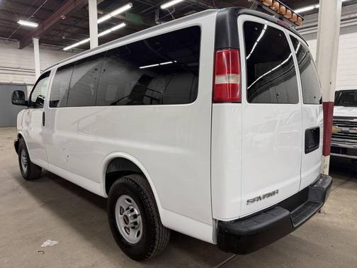 2009 GMC Savana 3500 Base
