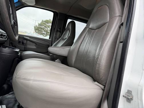 2009 GMC Savana 3500 Base