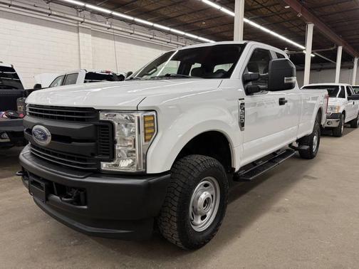 Oxford White 2018 Ford F-250 XL