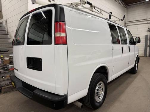 Summit White 2011 Chevrolet Express 2500 Work Van