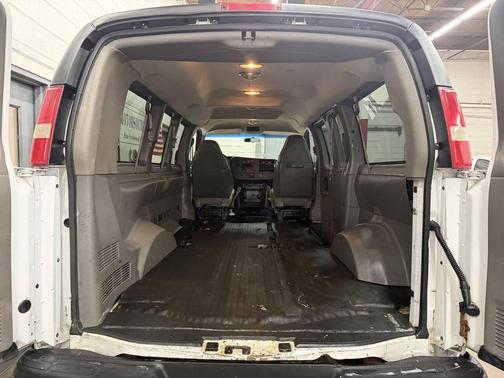 2009 GMC Savana 3500 Base