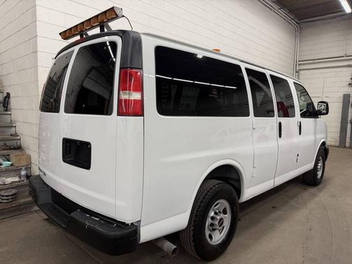 2009 GMC Savana 3500 Base