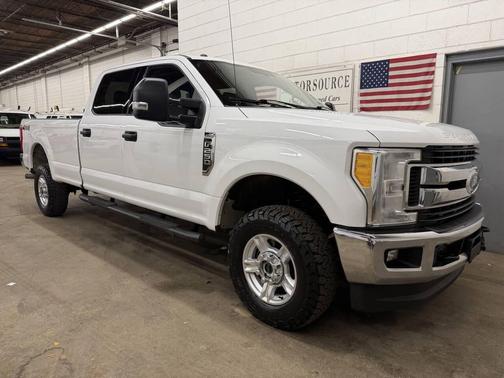 Oxford White 2017 Ford F-250 XLT Truck