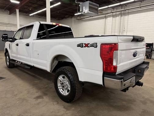 Oxford White 2017 Ford F-250 XLT