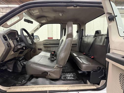 Oxford White Clearcoat 2009 Ford F-250 XL SuperCab